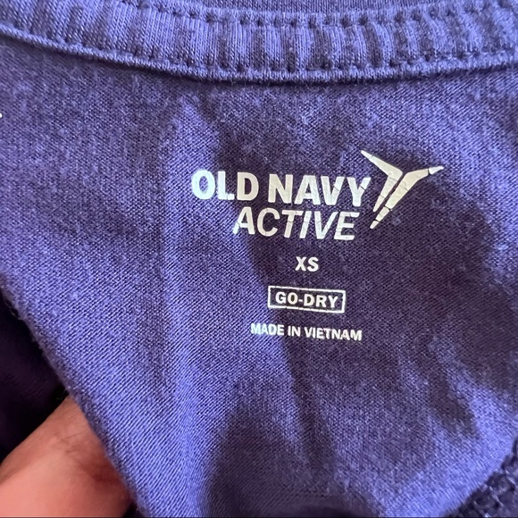 Lot of 3 tops - 2 XS Old Navy (purple/blk) and 1 M Under Armor (lt purple)🏃♀️ - Picture 7 of 15